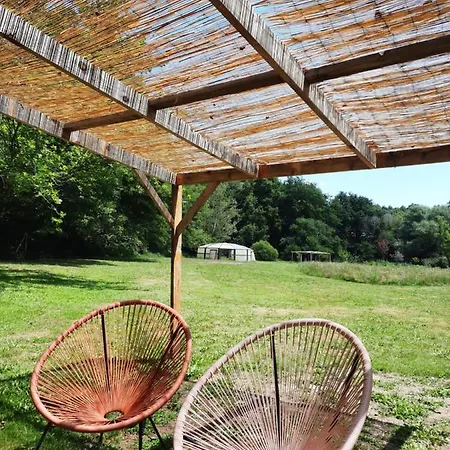La Wigwam Rouge Du Domaine Du Pas De L'ane Роскошный шатер Мио