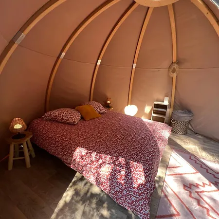 La Wigwam Rouge Du Domaine Du Pas De L'ane Роскошный шатер *