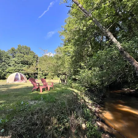 La Wigwam Rouge Du Domaine Du Pas De L'ane * Мио